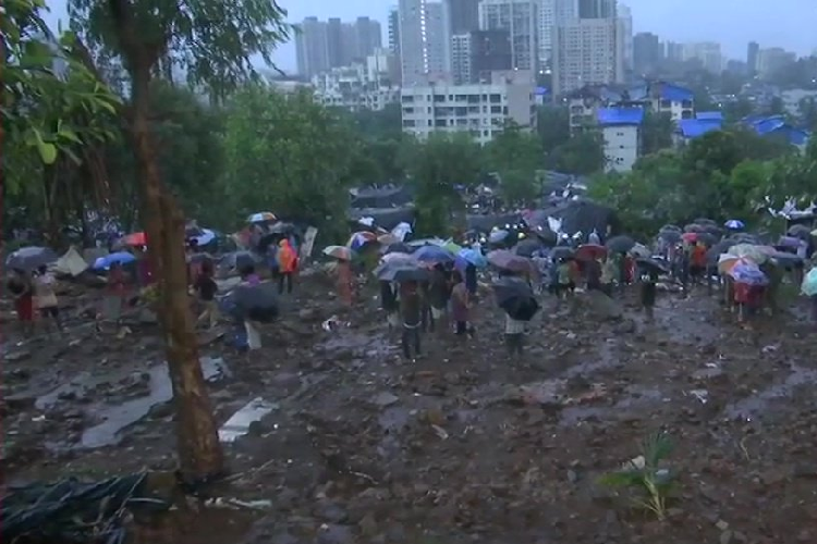 Hindistanda hasarın uçması nəticəsində azı 12 nəfər ölüb