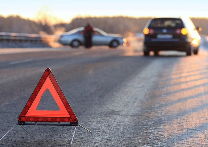 Yolu keçmək istəyən piyadanı avtomobil vurub