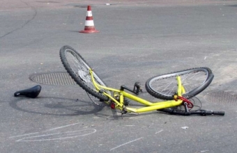 Zərbənin gücündən velosipedçi hadisə yerində keçindi