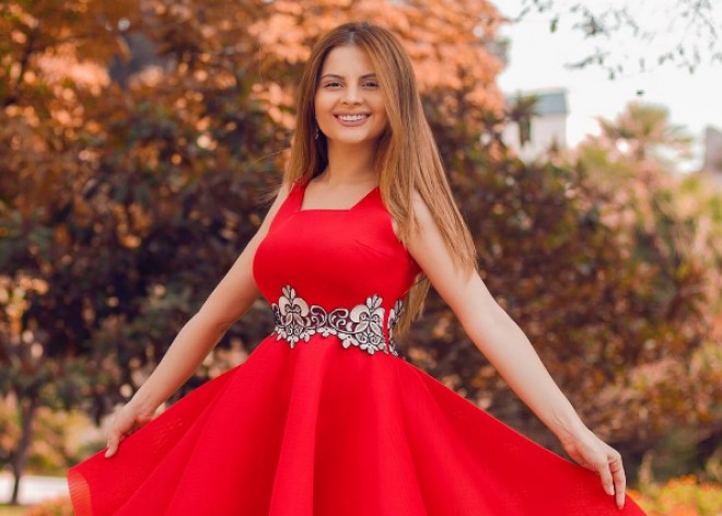 Əməkdar artistin qızı istirahətdə - <span style="color:red;">FOTO