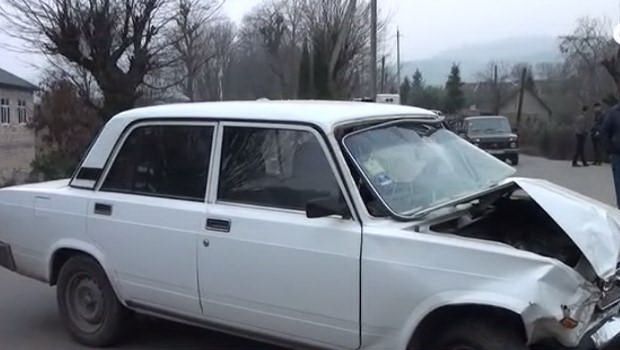 Yevlaxda baş verən yol qəzasında ata və azyaşlı övladı xəsarət alıb