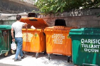 Bakıda yeni zibil qabları - FOTO