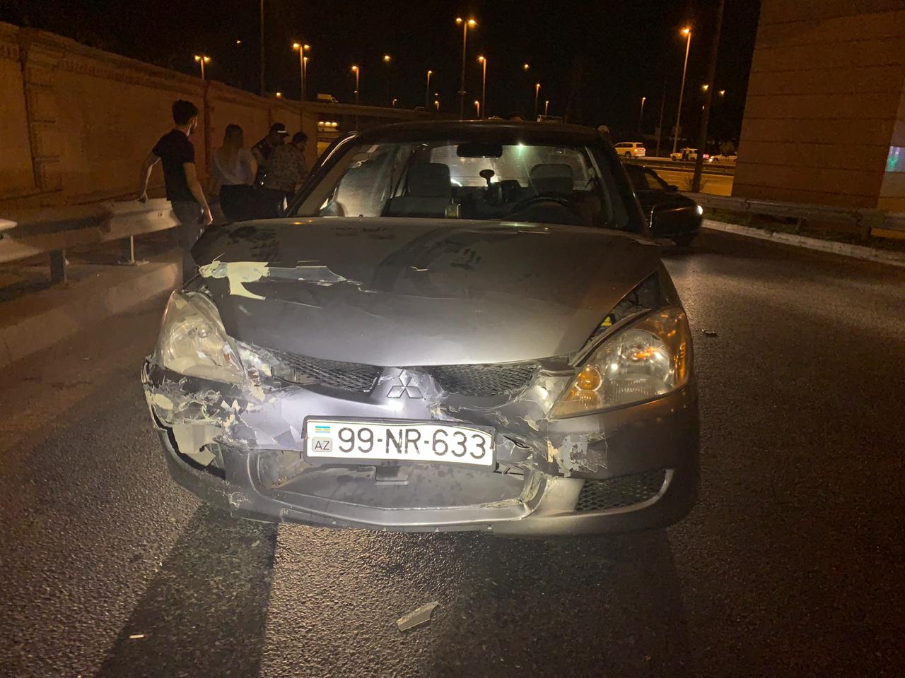 Bakıda iki avtomobil toqquşub: xanım sürücü xəsarət aldı -<span style="color:red;"> FOTO - VİDEO