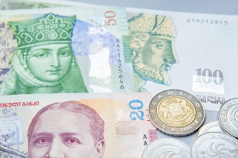 Lari rekord həddə ucuzlaşdı