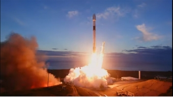 “Falcon 9” 2 ton yükü kosmosa qaldırdı - VİDEO