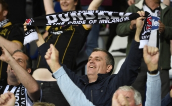 "Dundalk" fanatı "Qarabağ"la oyuna bu maşında gəldi - FOTO