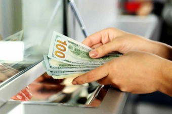 Azərbaycandan kənara valyuta köçürənlərin NƏZƏRİNƏ