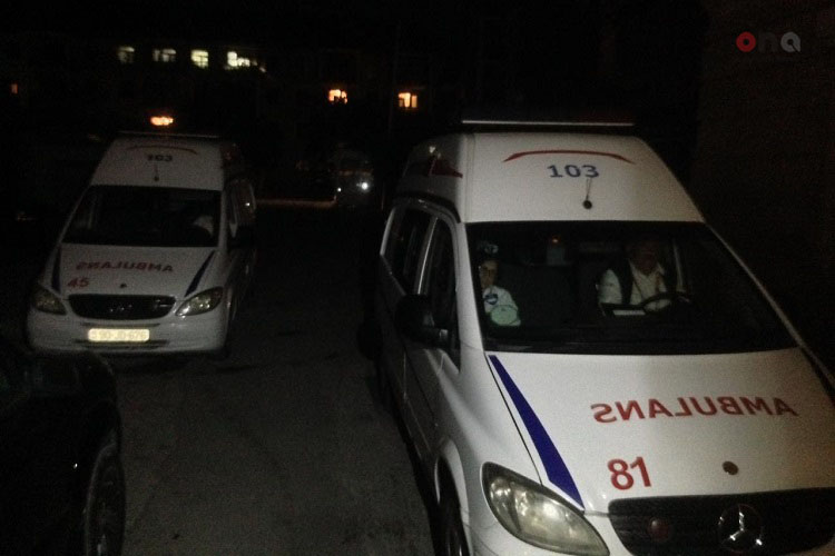 Binəqədi Rayon Polis İdarəsində saxlanılan şəxs özünü bıçaqlayıb - FOTO