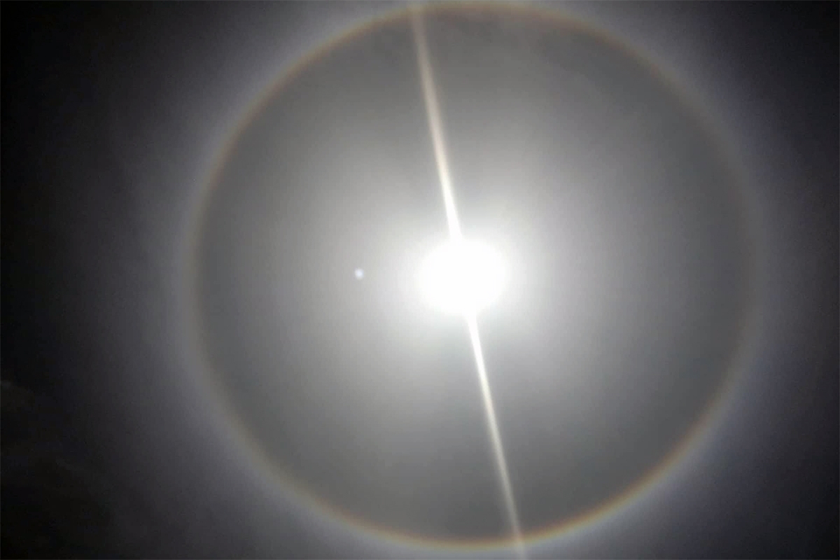 Bu, dünyanın hər yerindən müşahidə edilən optik atmosfer hadisəsidir - Rəsədxana 