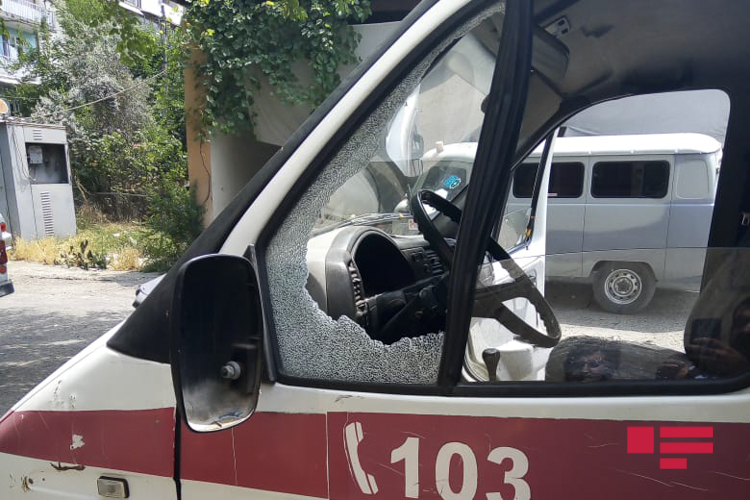 Bərdədə təcili yardım maşınına hücum oldu: tibb işçiləri xəsarət aldılar