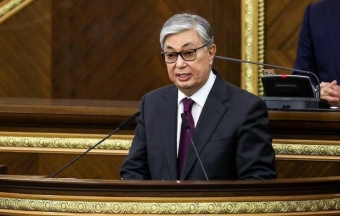 Qazaxıstan prezidenti vəzifəsinin icrasına başladı
