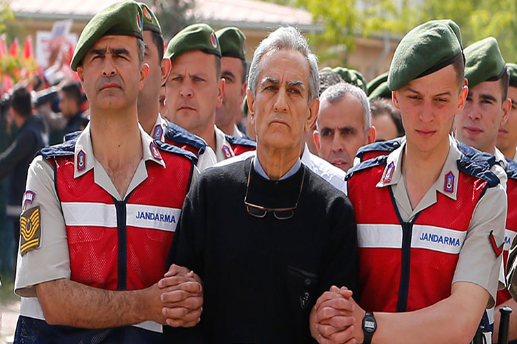 Türkiyədə hərbi çevrilişə cəhddə təqsirləndirilən 128 nəfərə hökm oxundu - 16-na ömürlük həbs...