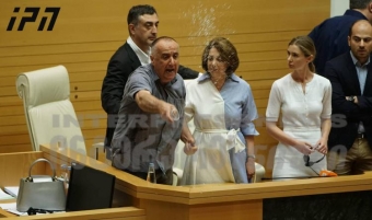 Gürcüstan parlamentində gərginlik: Rusiya nümayəndəsinə görəiclas dayandırıldı