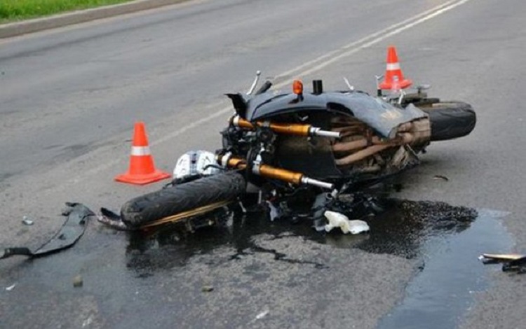 Motosiklet yük maşını ilə toqquşdu, ölən var