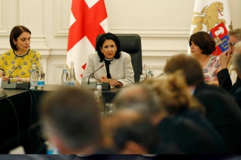 Gürcüstan prezidenti ölkədəki vəziyyət barədə DANIŞDI