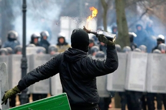 Gürcüstan polisi aksiyalarda "Molotov kokteyli" atmağı planlaşdıran şəxsi saxlayıb