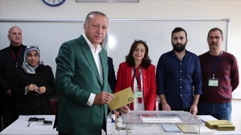 <span style="color:red;">Ərdoğan seçkidə səs verib : "İstanbul seçisici ən doğru qərarı verəcək" - <span style="color:red;">FOTO 