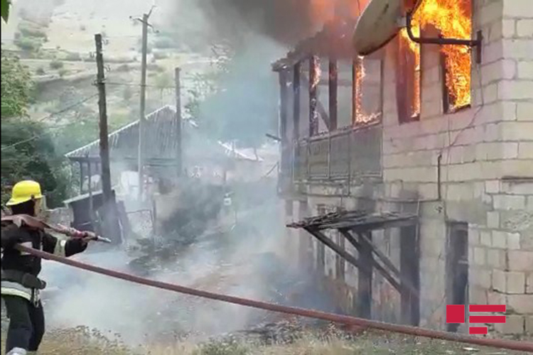 Tovuzda qısaqapanma nəticəsində yaşayış evi yanıb - FOTO