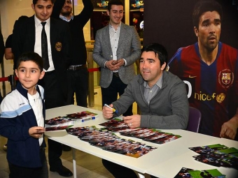 Ulduz futbolçular Nihat və Deku Bakıda azarkeşlərlə görüşdü - FOTOLENT