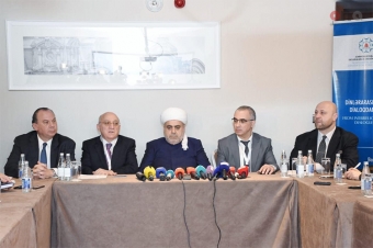 [b]“Xaricdəki bəzi insanlar Azərbaycanı baltalamaq istəyir” - Şeyxülislam[/b]