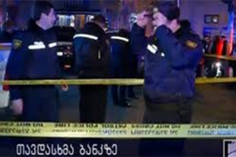 Polis maşınını atəşə tutdular - Banka hücum edildi