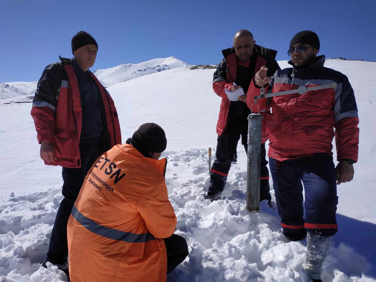 Dağlarda qarölçmə işləri ararılır