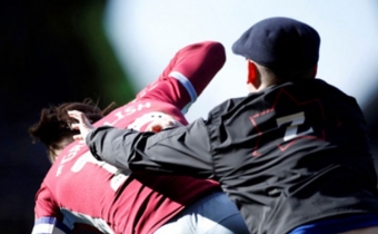 Futbolçunu yumruqla vuran azarkeş həbs olundu