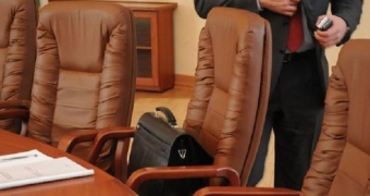 <b>Məmurlar üçün <span style="color:red;">YENİ TƏLƏBLƏR </b>