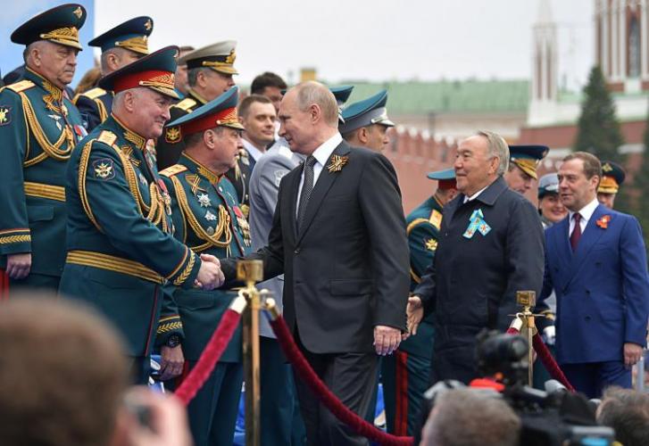 <b>Putin və Nazarbayev paradda - <span style="color:red;">FOTO </b>