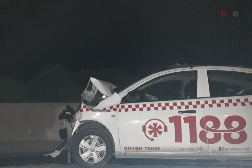 Bakı-Sumqayıt şossesində idarəetməni itirən taksi sürücüsü qəza törədib
