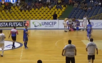 Oyun zamanı hakim öldü: oyun dayandırılıb - VİDEO