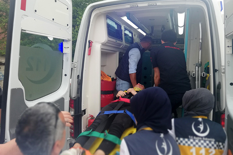 İstanbulda avtoxuliqan 7 şagirdi vurdu