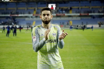 "Qarabağ" bir futbolçusunu göndərib, digəri ilə müqaviləni yeniləyib