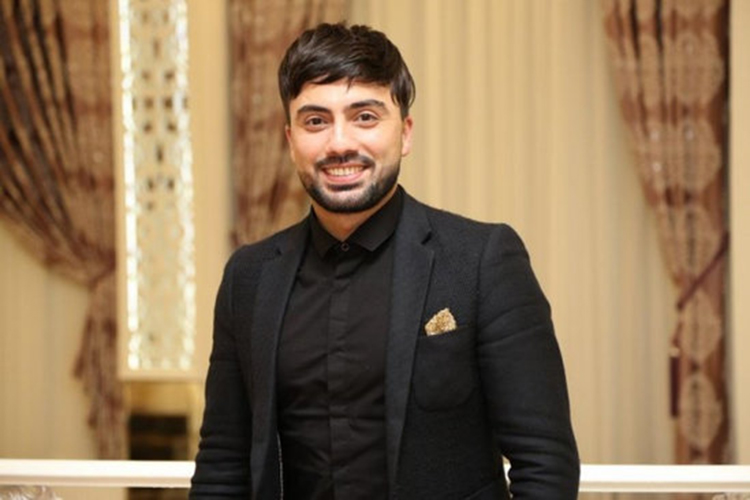 [b]Azərbaycanlı müğənnini döyənin kimliyi BƏLLİ OLDU[/b]
