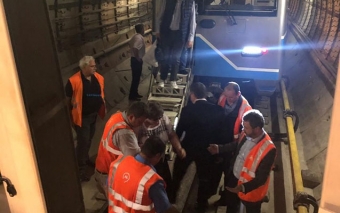 [b]Moskva metrosunda qatarlar üç saatdan çox tuneldə qalıb - FOTO - VİDEO[/b]