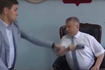 Rusiyada jurnalisti döyən icra başçısına qarşı cinayət işi başladıldı
