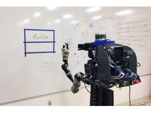 Yeni robot müstəqil şəkil çəkir və müxtəlif dillərdə yazır