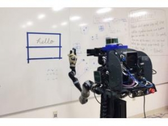 Yeni robot müstəqil şəkil çəkir və müxtəlif dillərdə yazır