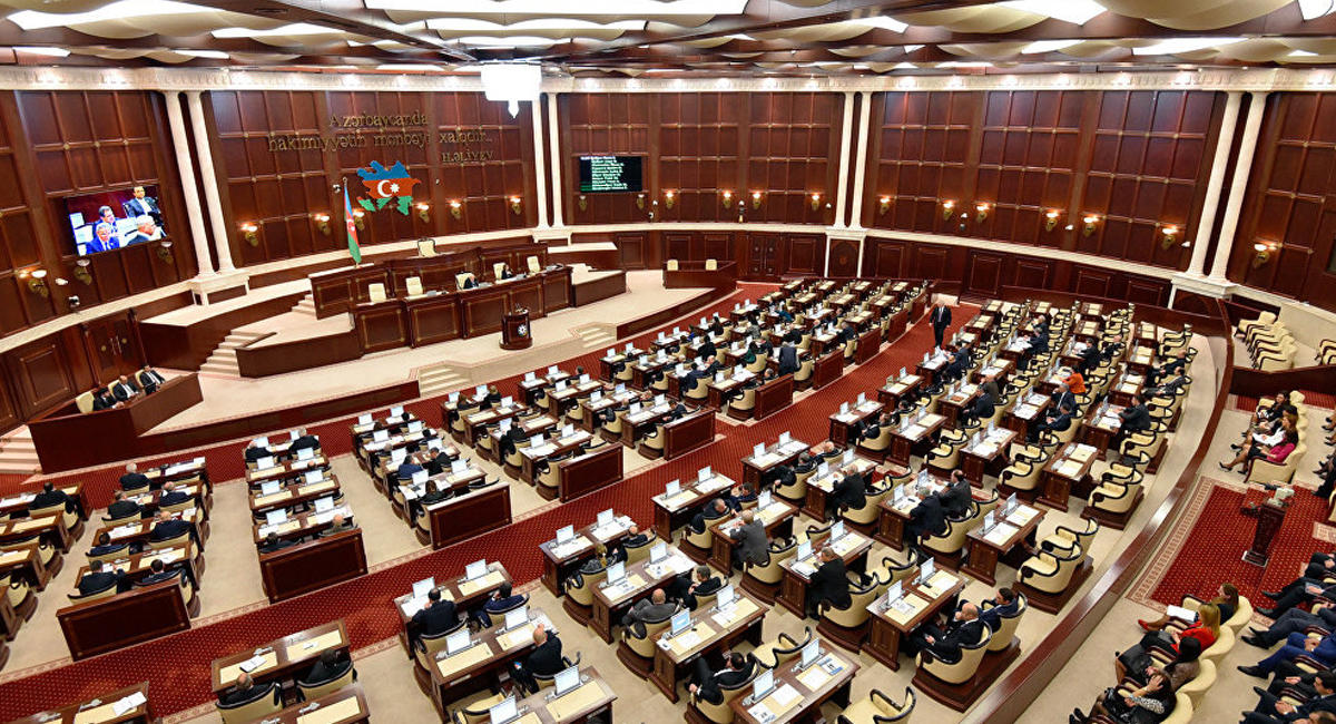 Parlamentin yaz sessiyasının sonuncu plenar iclası başladı