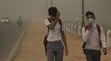 Təhlükəli havaya görə məktəblər bağlandı - Hindistanda 