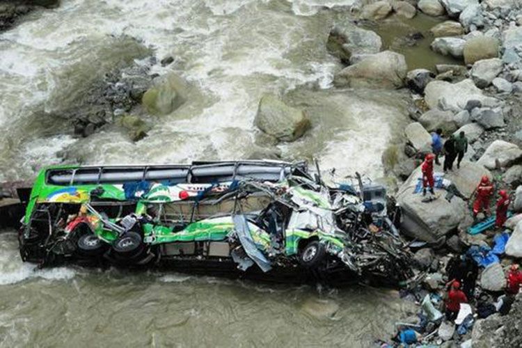 Nepalda avtobus çaya düşdü: 15 nəfər ölüb
