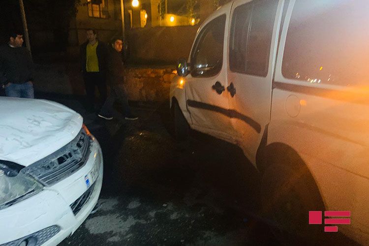 Bakıda "Opel"in çırpıldığı "Fiat Doblo" "KİA"nın üstünə aşdı, xəsarət alan var - FOTO