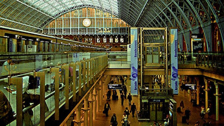 Britaniyada dəmiryolçuları 27 günlük tətillərə QƏRAR VERDİ