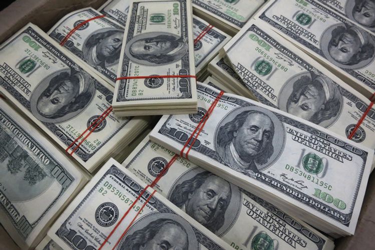 Milyarderlər bir  ildə 8,5 trilyon dollar itirib