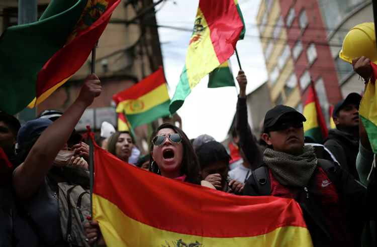 Boliviya polisi silahlı qüvvələri köməyə çağırdı