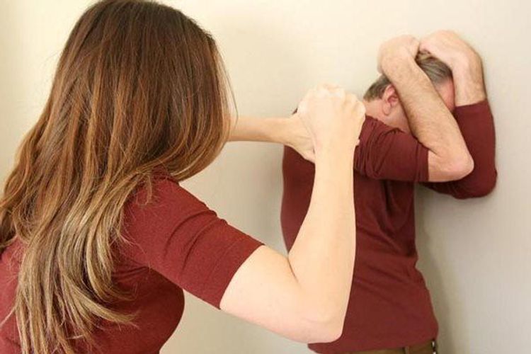 Bakıda kişini oğlu və gəlini döydü