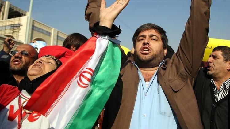 İranda benzinin bahalaşmasına etiraz: ölən var