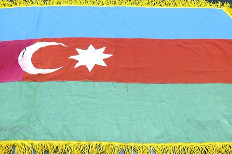 Azadlıq meydanında qaldırılan ilk Azərbaycan bayrağı - REPORTAJ