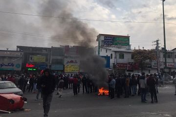 İraq etiraz aksiyalarına görə İranla sərhəd keçidini bağlayıb