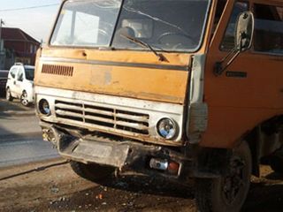 "KamAZ" qəza törətdi, 2 nəfər öldü